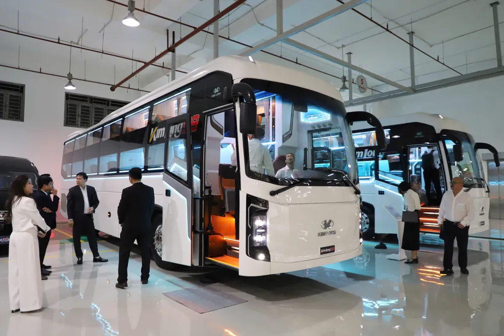 Kim Long Motor Huế khai trương showroom xe thương mại đầu tiên tại TP.HCM.jpg