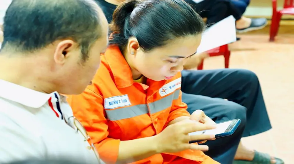 Hướng dẫn khách hàng chủ động theo dõi điện năng tiêu thụ trên các ứng dụng chăm sóc khách hàng của EVNHANOI. cung-evnhanoi-chung-tay-tiet-kiem-dien-bao-ve-moi-truong-3.png