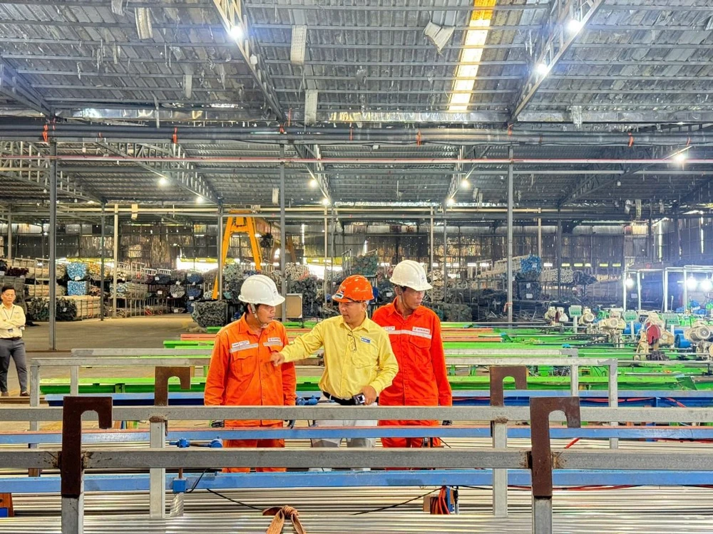 Điện lực TP.HCM đảm bảo điện trong mùa cao điểm cuối năm.jpg