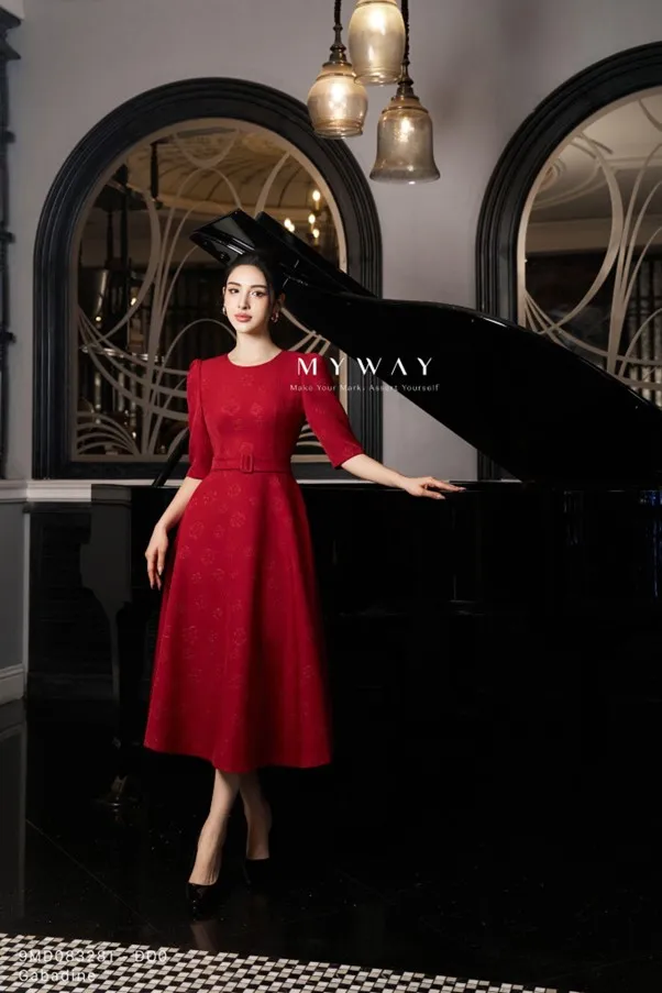Từng mẫu trang phục được cắt may tỉ mỉ, tôn vinh khí chất sang trọng và thanh lịch. toa-sang-cung-bo-suu-tap-dam-da-tiec-dang-cap-cua-my-way-2.jpg