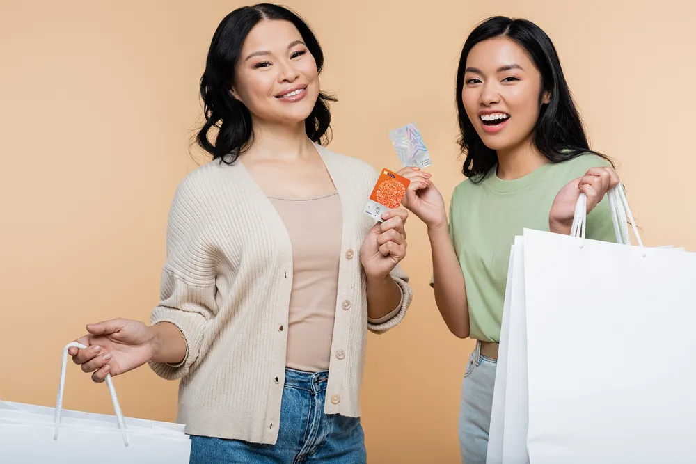 Người nào dùng thẻ đó đang là xu hướng cá nhân hóa nổi bật trên thị trường. kham-pha-he-sinh-thai-gia-dinh-the-shb-2.png