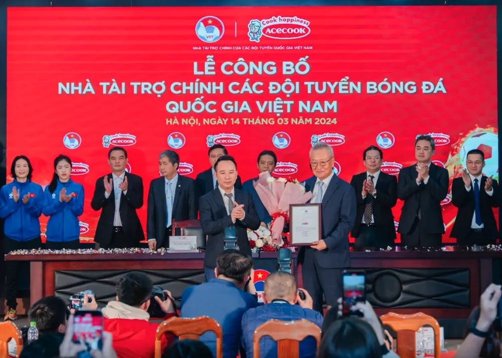 ben-chi-kien-tam-vung-vang-cung-doi-tuyen-viet-nam-tao-ky-tich-tai-mitsubishi-electric-cup-2024-2.png