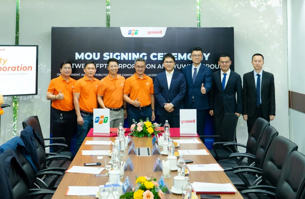 tap-doan-fpt-va-tap-doan-yuwell-ky-ket-hop-tac-phat-trien-va-phan-phoi-may-do-duong-huyet-lien-tuc-3p.JPG