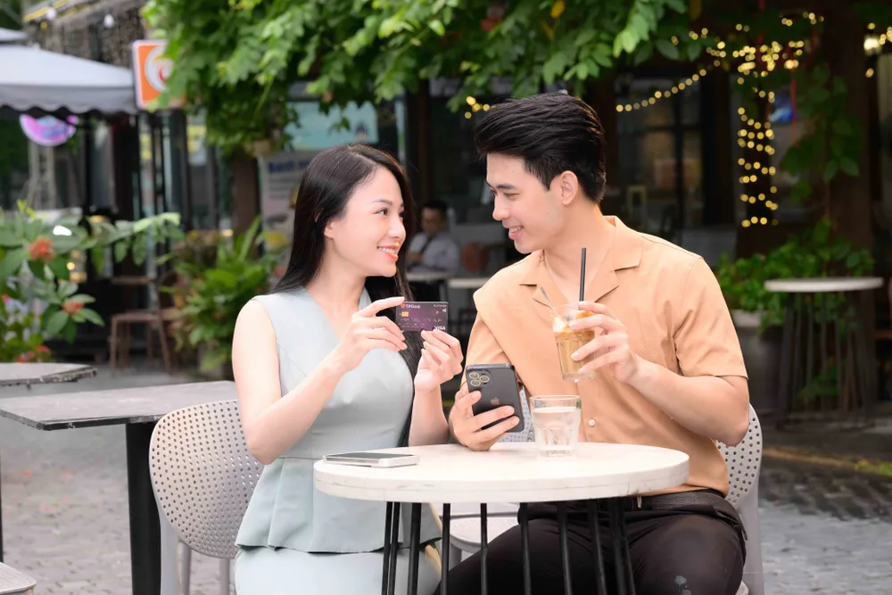 ‘Đón sóng’ thẻ tín dụng thông minh, thêm trải nghiệm, thêm tận hưởng.jpg