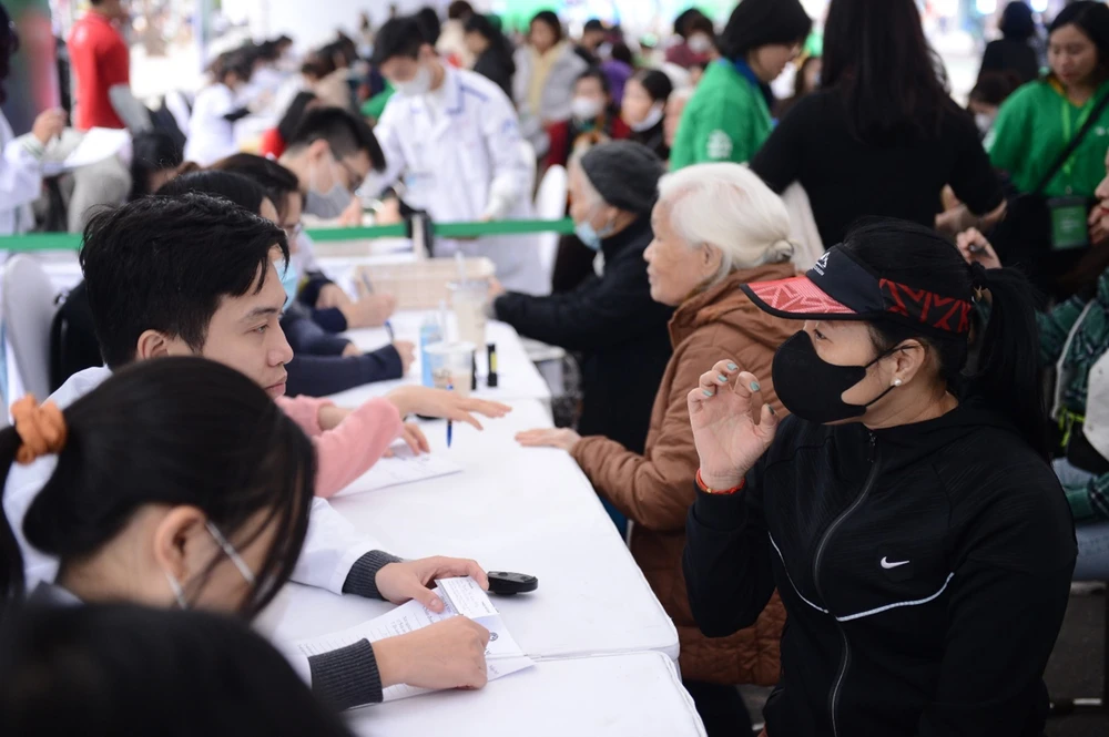 Hành trình ‘Sống Khỏe Mỗi Ngày’ của Manulife: Hơn 3.000 người tại Hà Nội được khám sức khỏe miễn phí.jpg