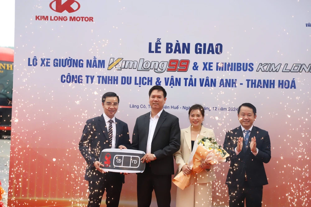 Kim Long Motor Huế bàn giao xe giường nằm KIMLONG 99 và KIMLONG X9.jpg