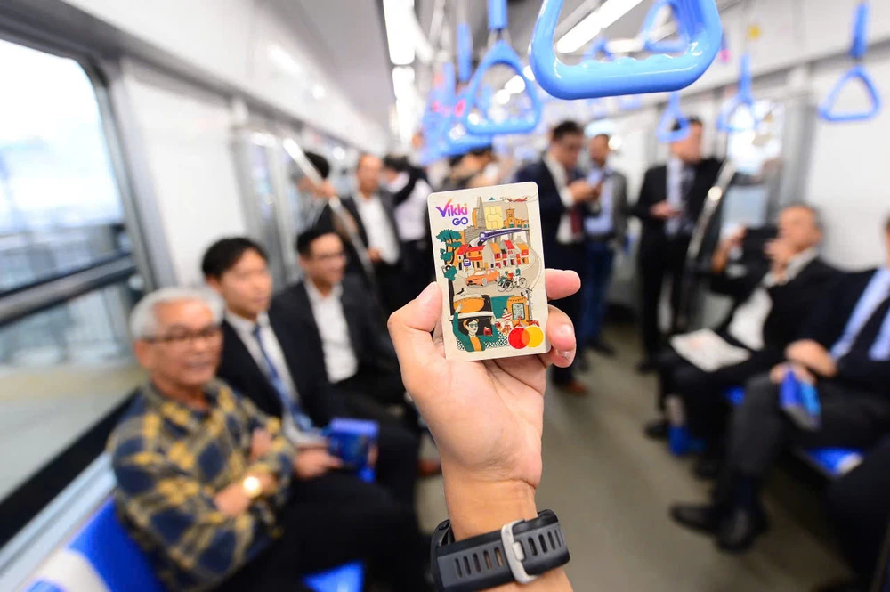 tp-hcm-van-hanh-chinh-thuc-tuyen-metro-so-1-nguoi-dan-nhan-the-di-metro-vikkigo-mien-phi-4-2714.jpg