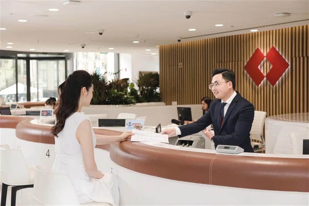 Techcombank hỗ trợ khách hàng gấp rút hoàn thiện đăng ký sinh trắc học trước giờ 'G'.jpg