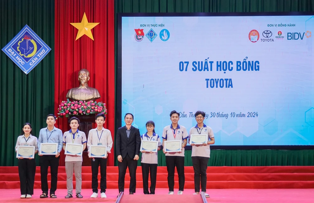 Toyota viết tiếp hành trình phát triển tri thức với học bổng kỹ thuật Toyota 2024.jpg