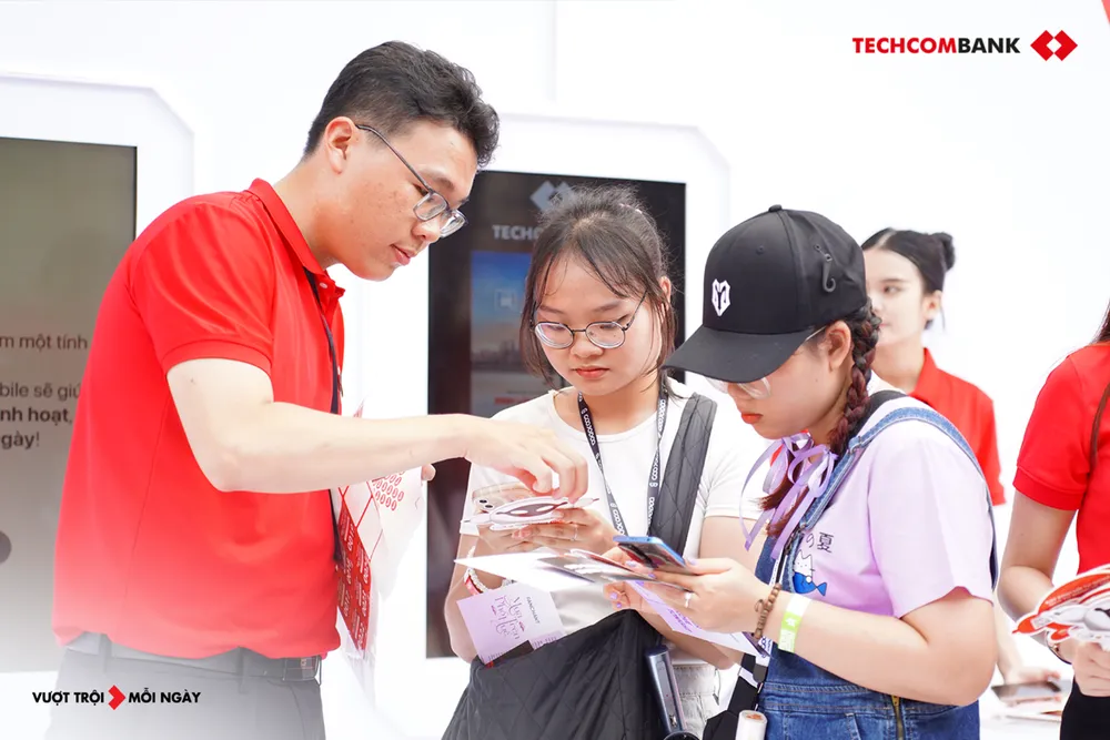 techcombank-da-hut-hon-2-6-trieu-khach-hang-cung-mo-dau-xu-huong-toi-uu-dong-tien-cho-chi-tieu-ngan-ngay-2.png
