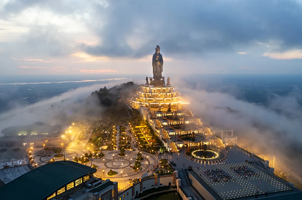 Khu du lịch Sun World Ba Den Mountain (Tây Ninh). Mách bạn cách chi tiêu thông minh với ngân hàng số.jpg