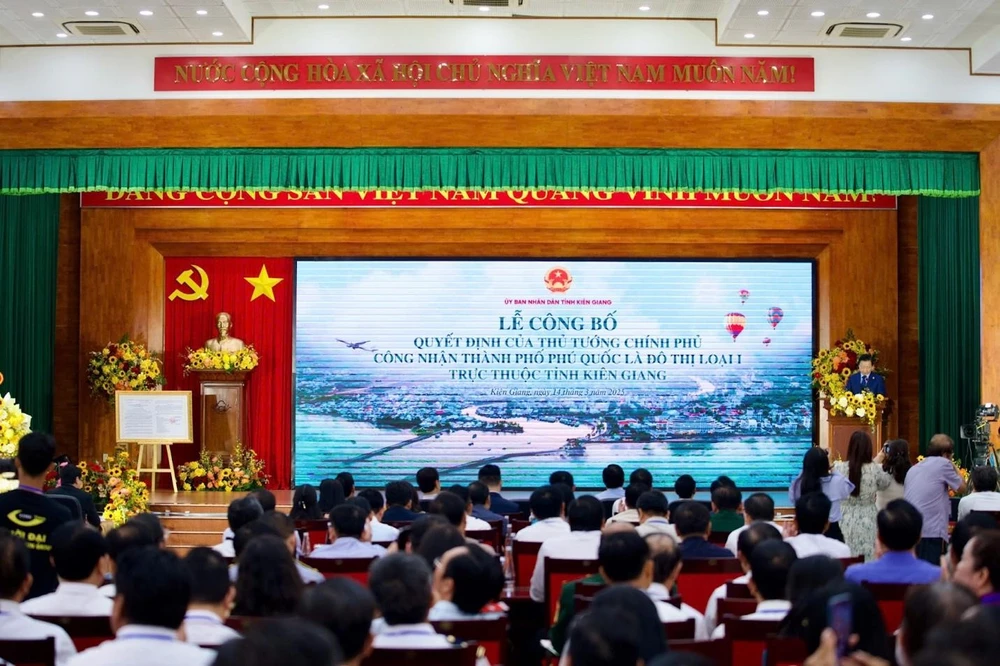 Sự kiện đánh dấu bước phát triển đột phá của Phú Quốc. tp-phu-quoc-chinh-thuc-tro-thanh-do-thi-loai-i.jpg