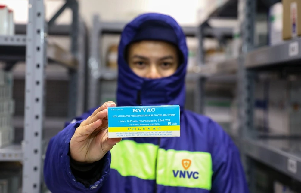 500.000 liều vắc xin sởi do VNVC tặng sẽ được Bộ Y tế phân bổ kịp thời về các địa phương. Ảnh: Hữu Thuận bo-y-te-nhan-nua-trieu-lieu-vac-xin-soi-tu-he-thong-tiem-chung-vnvc-2.jpg