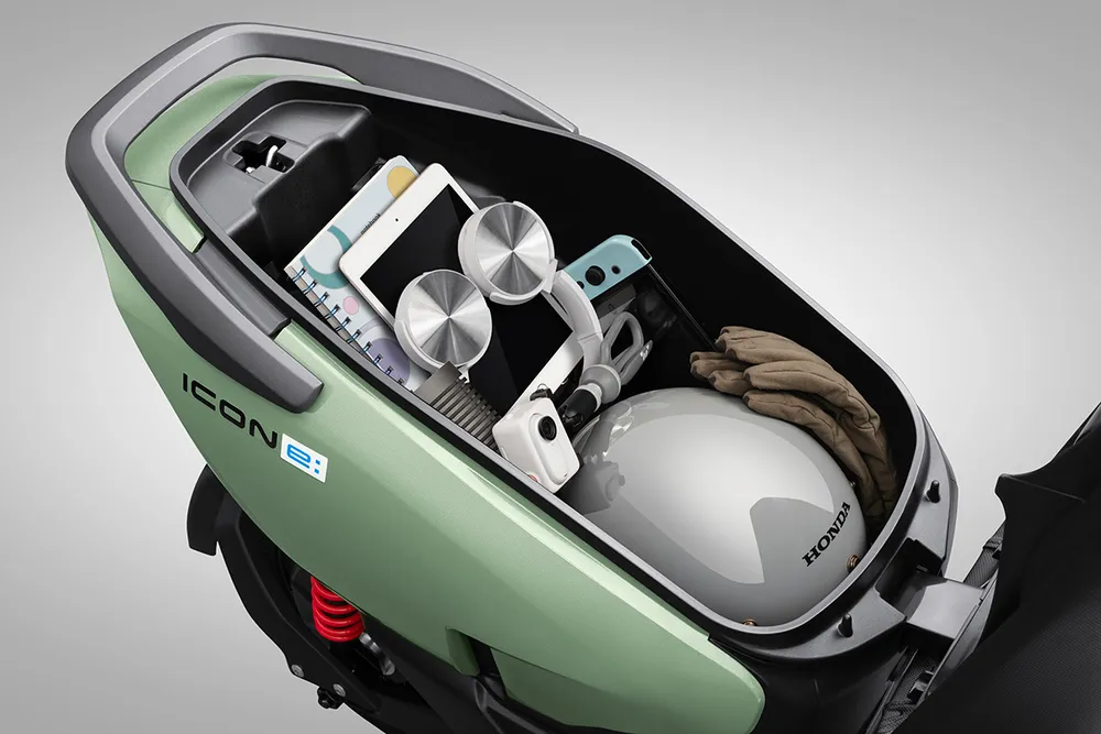 honda-viet-nam-xuat-xuong-chiec-xe-gan-may-dien-icon-e-dau-tien-5.jpg