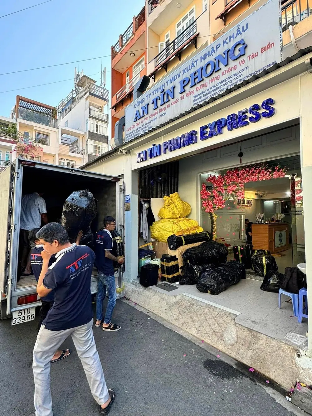 An Tín Phong: Đối tác tin cậy trong dịch vụ gửi hàng đi Mỹ.jpg