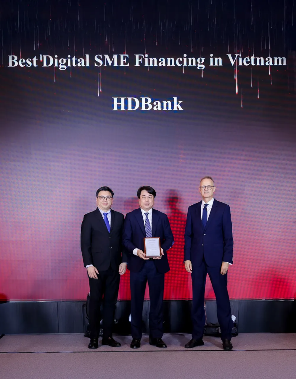 Tăng tốc cùng doanh nghiệp SME, HDBank được The Asian Banker vinh danh dịch vụ tài chính số tốt nhất.jpg