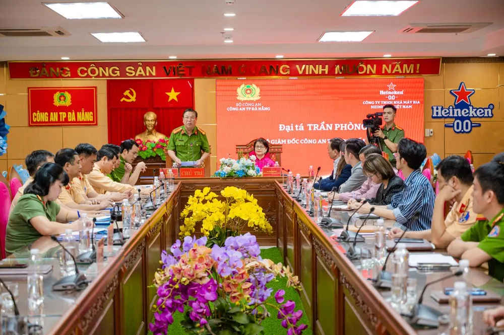 Đại tá Trần Phòng- Phó Giám đốc Công an TP. Đà Nẵng phát biểu tại buổi lễ ký biên bản ghi nhớ cùng Heineken Việt Nam. Nguồn ảnh: Heineken Việt Nam heineken-viet-nam-ky-bien-ban-ghi-nho-cung-cong-an-tp-da-nang-thuc-day-van-hoa-uong-co-trach-nhiem-2.jpg