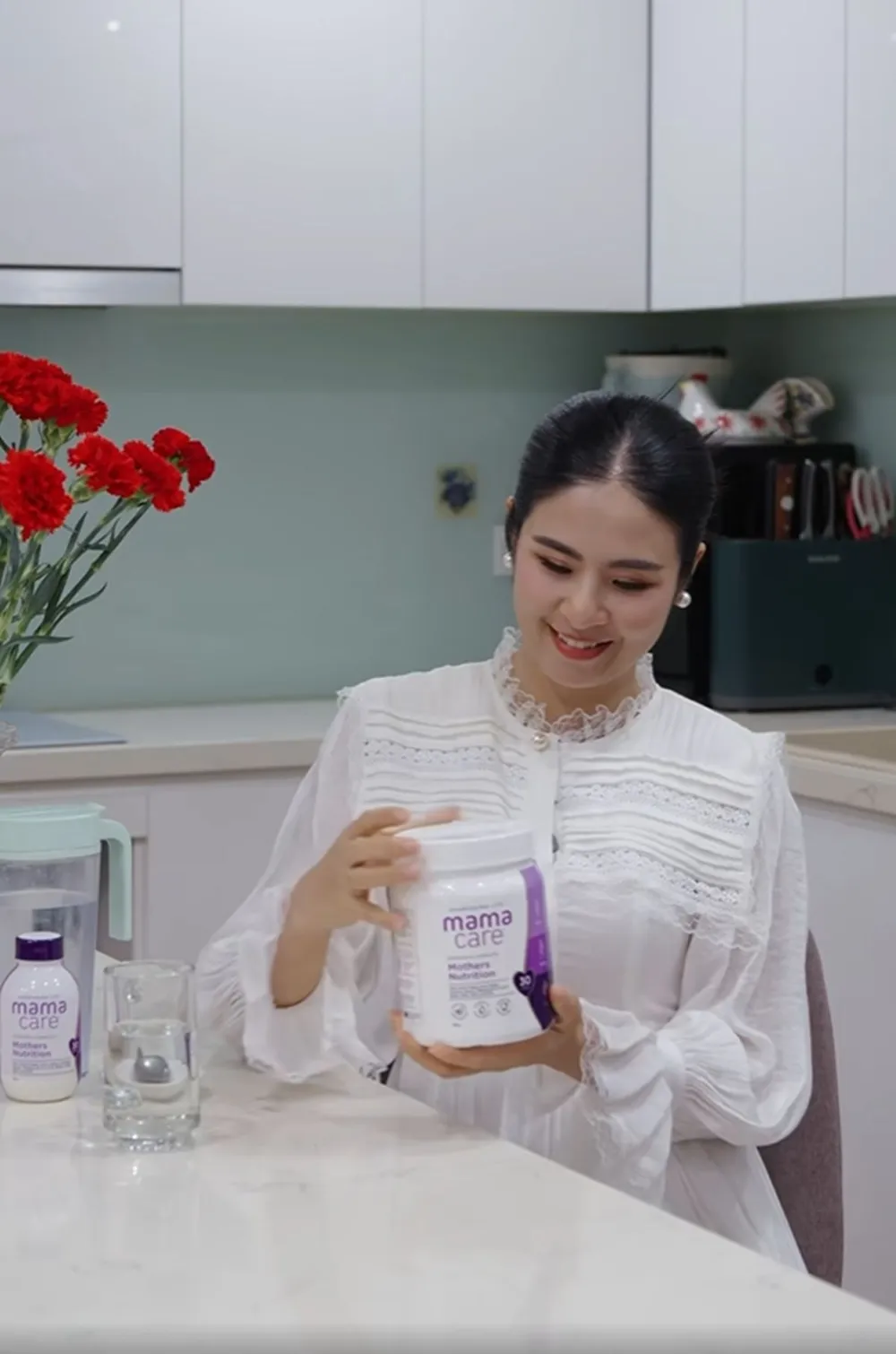Hoa hậu Ngọc Hân tin dùng MamaCare trong suốt thời kỳ mang thai. Lần đầu làm mẹ, Hoa hậu Ngọc Hân chọn sản phẩm dinh dưỡng MamaCare đồng hành cùng con.jpg