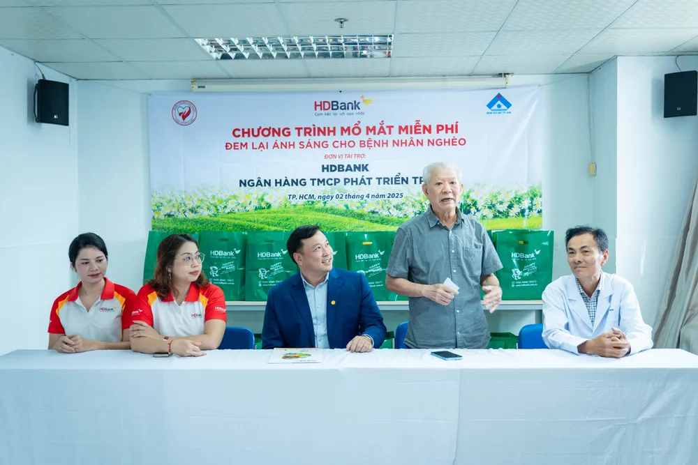 HDBank trao tặng kinh phí thực hiện 1000 ca phẫu thuật mắt cho Hội Bảo trợ Bệnh nhân nghèo TP.HCM năm 2025.jpg