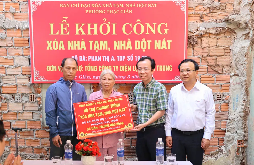 EVNCPC chung tay xóa nhà tạm, nhà dột nát trên địa bàn.jpg