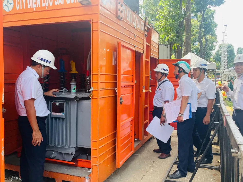 tap-doan-dien-luc-viet-nam-kiem-tra-cong-tac-cap-dien-dip-le-30-4-tai-tp-hcm-3.jpg
