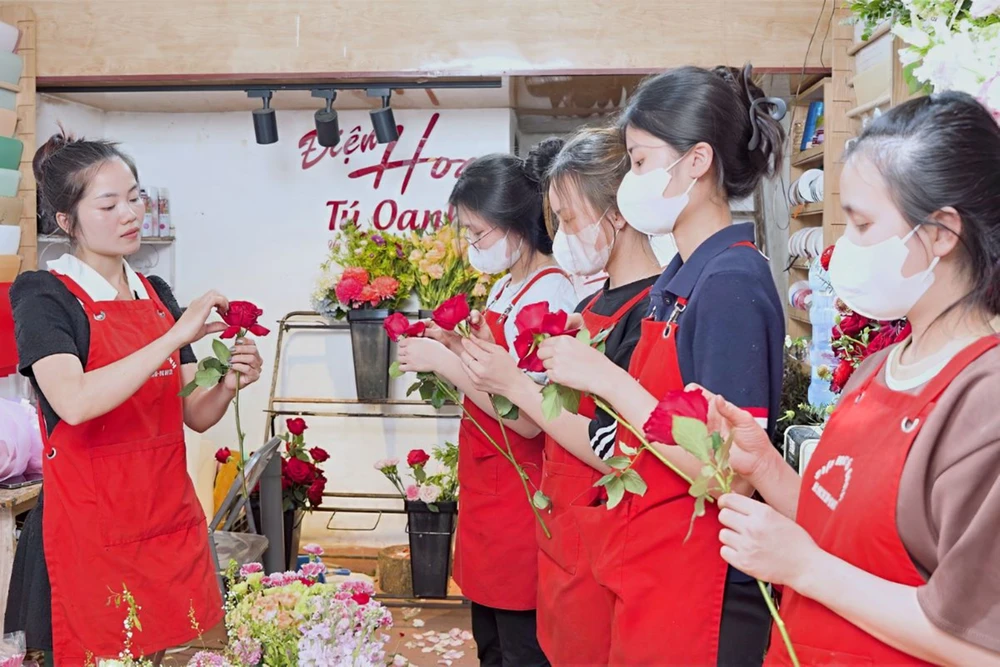 Điện Hoa Tú Oanh mách bạn 5 bí quyết ‘vàng’ khởi nghiệp kinh doanh hoa tươi thành công.jpg