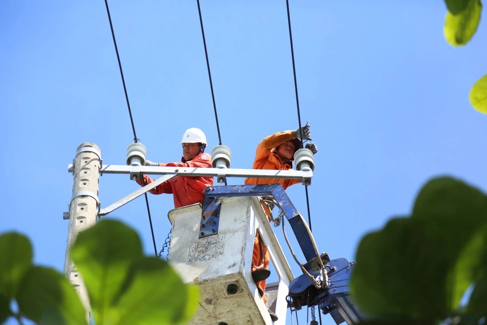 Người dân Đà Nẵng chia sẻ cách tiết kiệm điện mùa nắng nóng.jpg