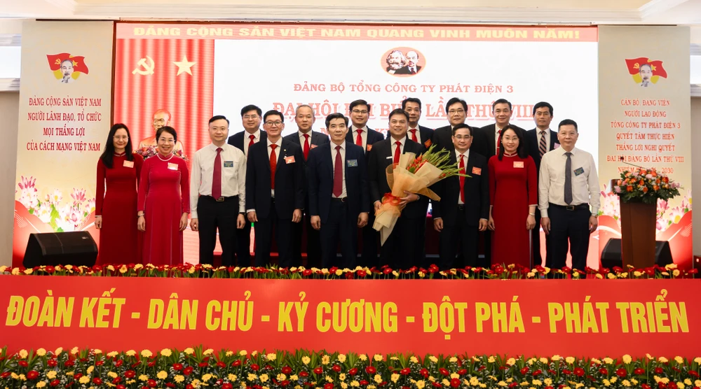 Đoàn công tác Đảng ủy EVN chúc mừng Ban chấp hành Đảng bộ Tổng Công ty Phát điện 3 nhiệm kỳ 2025 - 2030. dang-bo-evngenco3-quyet-tam-thuc-hien-thang-loi-cac-nhiem-vu-trong-tam-va-3-khau-dot-pha-nhiem-ky-2025-2030-3