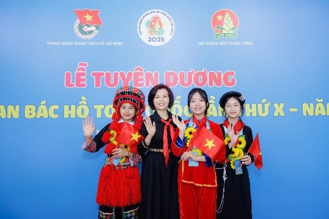 tiep-suc-the-he-mang-non-vinamilk-dong-hanh-cung-dai-hoi-chau-ngoan-bac-ho-lan-thu-x-4.jpg