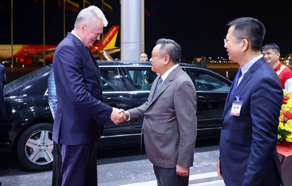 tong-thong-litva-den-ha-noi-tren-chuyen-co-vietjet.jpg