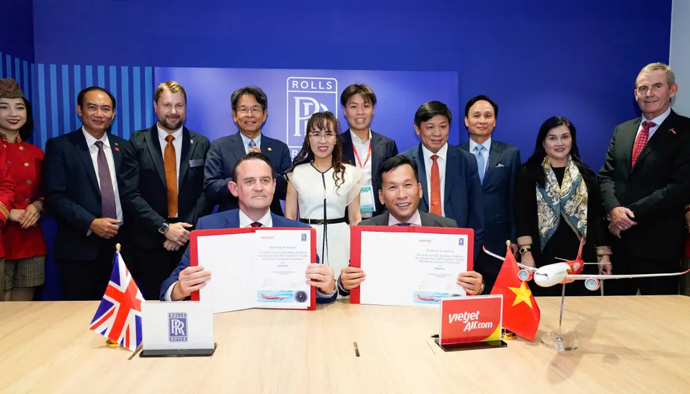 Vietjet và Rolls-Royce ký kết đặt hàng thêm 40 động cơ Trent 7000 dành cho đội bay A330neo. vietjet-ky-don-hang-moi-40-dong-co-trent-7000-voi-rolls-royce-2.jpg
