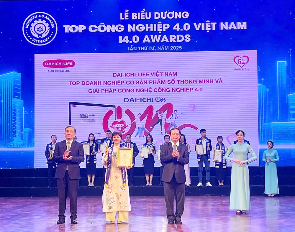 Dai-ichi Life Việt Nam nhận giải thưởng ‘Top DN có sản phẩm số thông minh và giải pháp công nghệ công nghiệp 4.0’.JPG