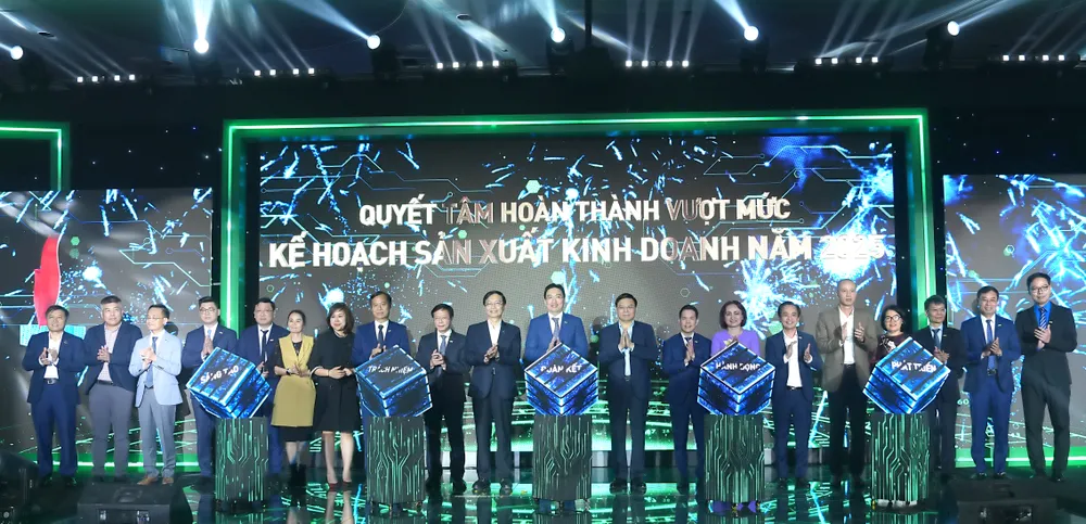 PV GAS cùng Petrovietnam quyết tâm hoàn thành kế hoạch sản xuất kinh doanh năm 2025. PV GAS - những dấu ấn chuyển mình mạnh mẽ giai đoạn 2020-2025.jpg