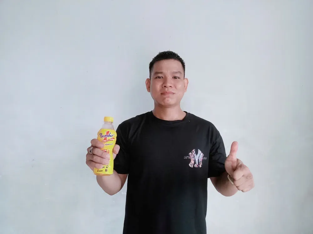 Anh Dương Khánh Tâm trúng giải Ba là một Airpods Max trị giá 13 triệu đồng từ chương trình khuyến mại “Tiếp năng lượng, bền đam mê” của Number 1 trong hè năm nay. Ảnh NVCC. lien-tiep-lo-dien-nguoi-trung-thuong-khung-number-1-dot-chay-he-khi-trao-hang-chuc-ngan-giai-moi-ngay-2.jpg