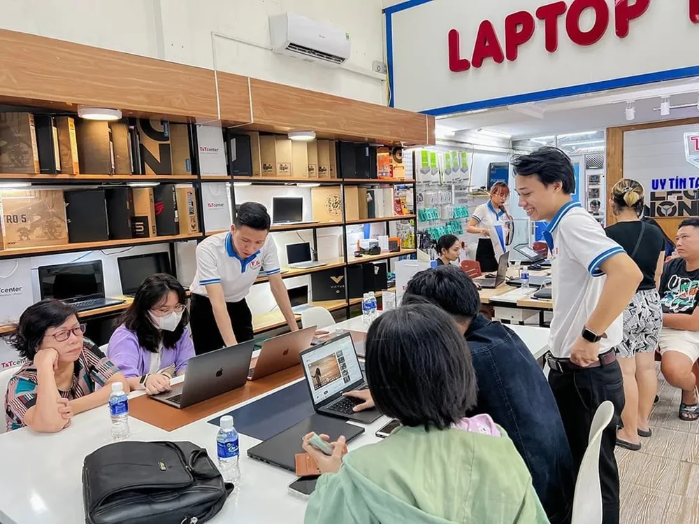 t-t-center-tp-hcm-thien-duong-mua-sam-thiet-bi-cong-nghe-cho-moi-nguoi-2.jpg