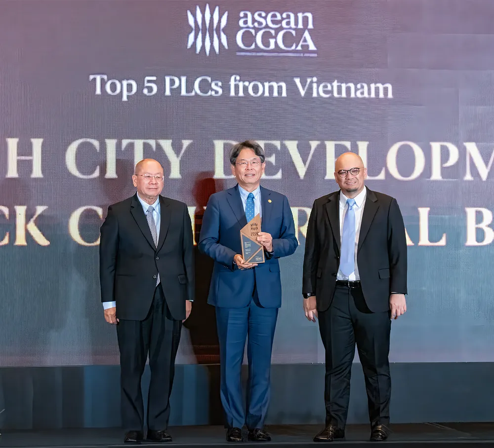 hdbank-ngan-hang-viet-duoc-vinh-danh-top-5-quan-tri-chuan-muc-asean-2025-2.png
