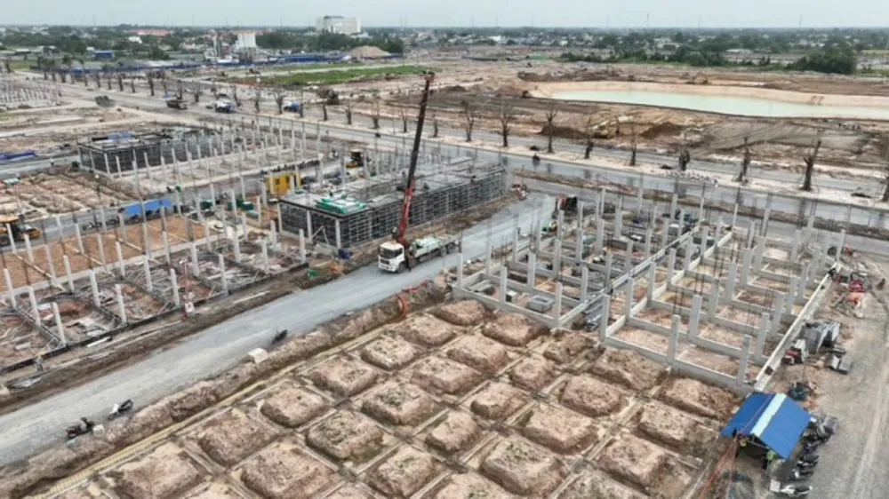 Trên công trường Vinhomes Green City, nhiều khu nhà đã được dựng móng, đóng cọc. Cận cảnh công trường dự án tỷ đô của Vinhomes Green City tại Tây Bắc TP.HCM.jpg