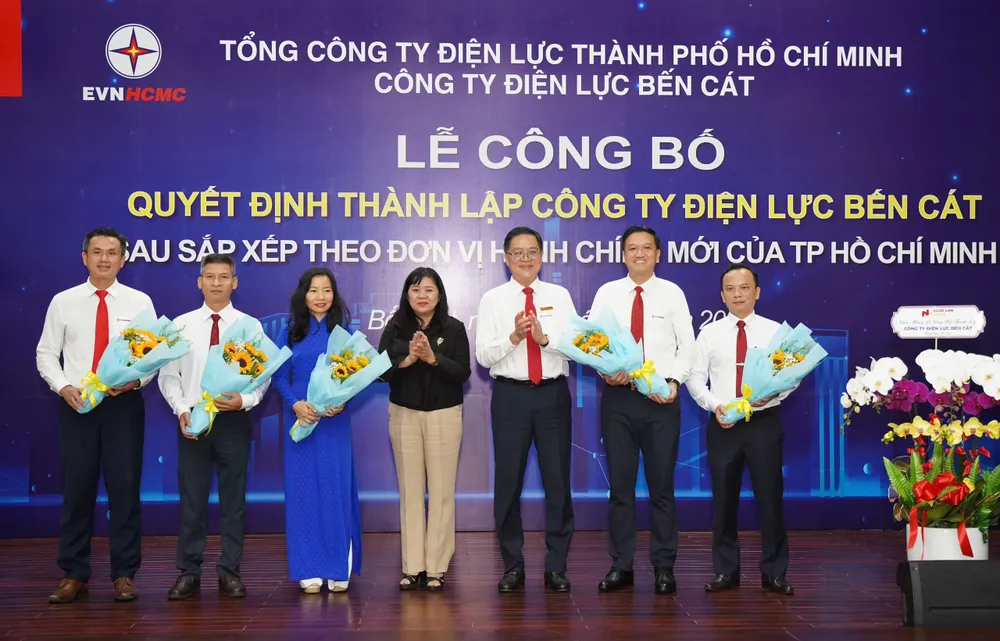 EVNHCMC công bố thành lập Công ty Điện lực Bến Cát sau sáp nhập.jpg