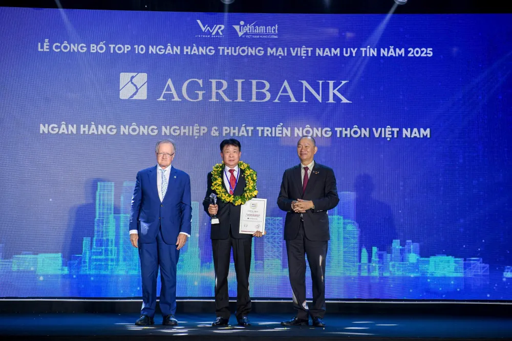 Agribank được vinh danh Top 10 Ngân hàng Thương mại Việt Nam uy tín năm 2025.jpg