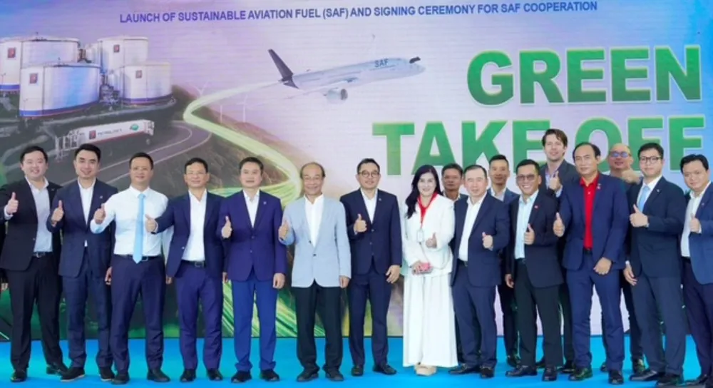Vietjet hợp tác Petrolimex sử dụng nhiên liệu SAF, thúc đẩy chuyển đổi xanh ngành hàng không.jpg