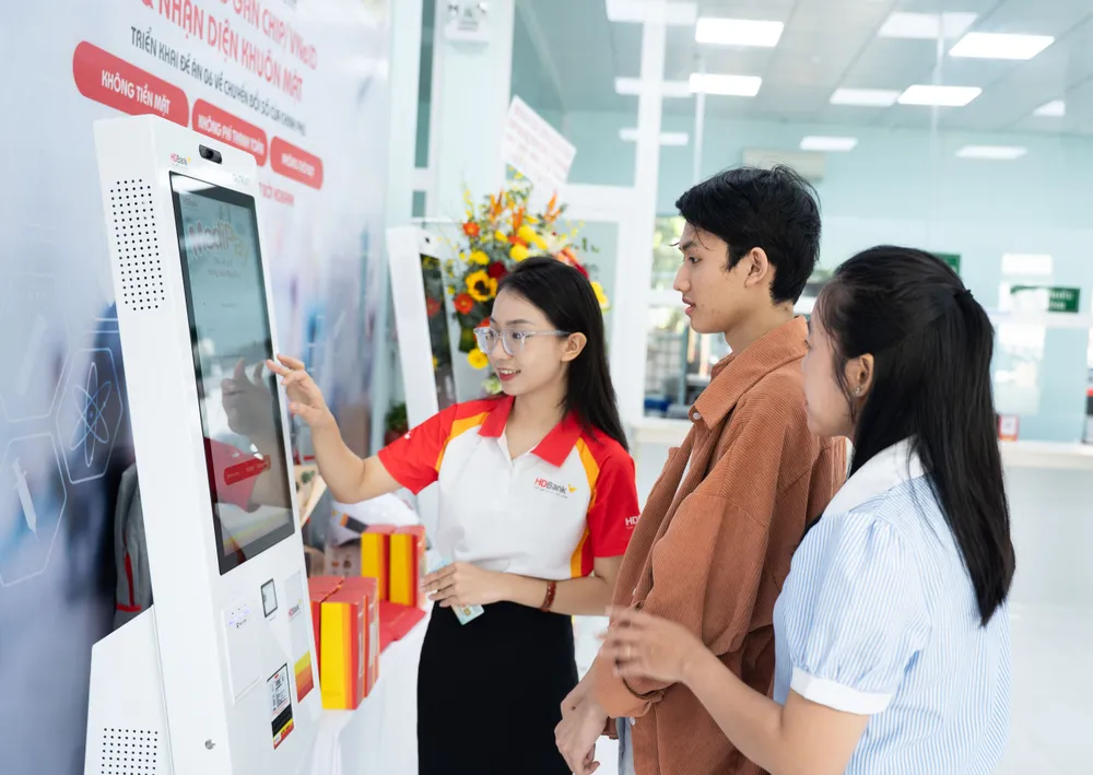 hdbank-van-hanh-he-thong-kiosk-y-te-thong-minh-tai-vien-pasteur-tp-hcm-3.JPG