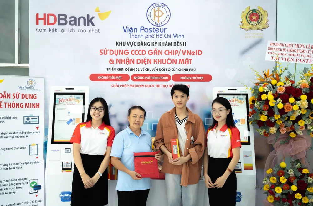hdbank-van-hanh-he-thong-kiosk-y-te-thong-minh-tai-vien-pasteur-tp-hcm-5.JPG