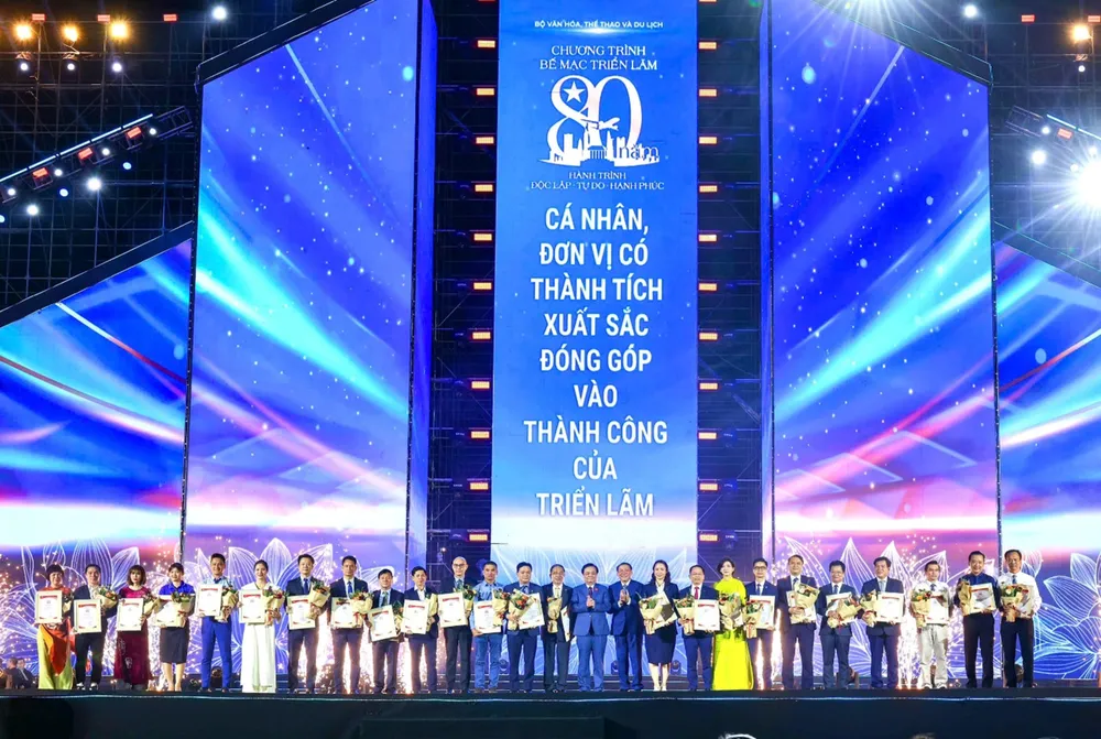 MIK Group lọt Top 'Không gian trưng bày tiêu biểu' tại Triển lãm Thành tựu đất nước.jpg