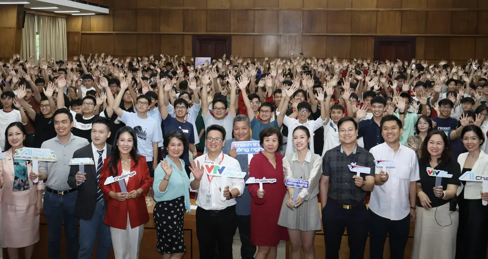 Gần 4000 sinh viên đã tham gia Unitour “A.I thực chiến”, Đại học Bách Khoa bùng nổ đăng ký.jpg