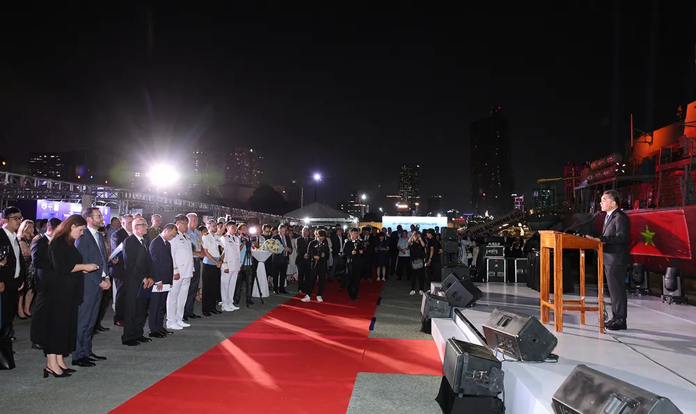 Vinamilk bật mí món Việt tại sự kiện đón tàu Hải quân Hoàng gia Anh.jpg