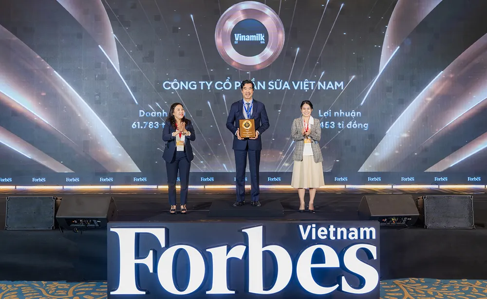 Vinamilk đứng đầu top 25 thương hiệu dẫn đầu 2025 của Forbes Việt Nam.jpg