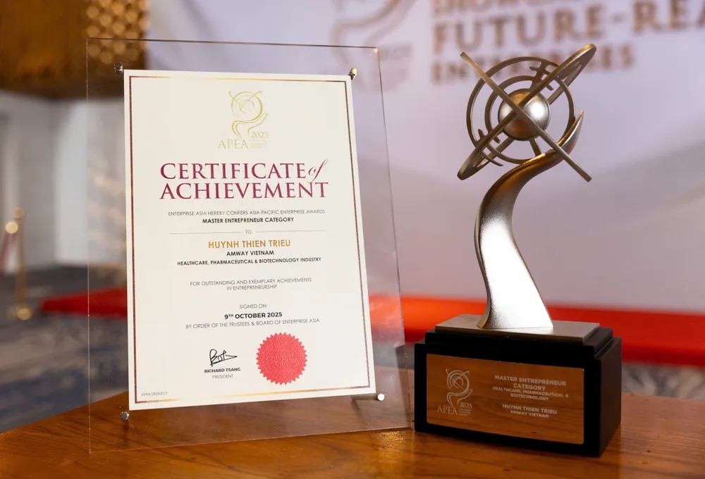 tgd-amway-viet-nam-nhan-giai-thuong-doanh-nhan-xuat-sac-chau-a-2025-2.jpg
