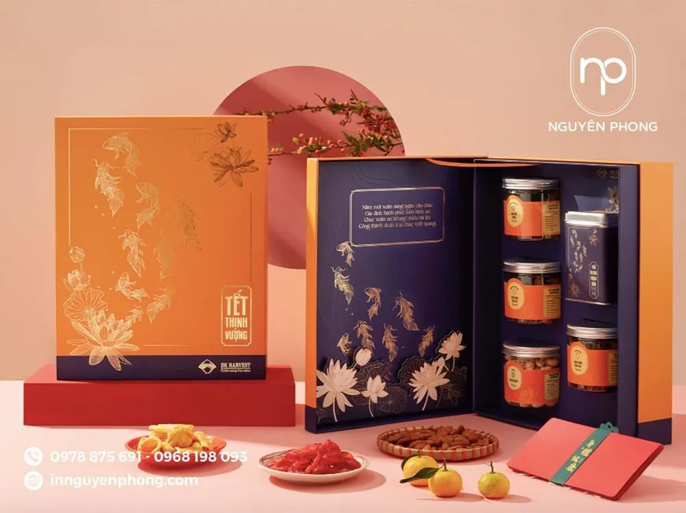 dat-in-hop-qua-tet-tai-xuong-in-nguyen-phong-goi-tron-thuong-hieu-trong-tung-chi-tiet.jpg