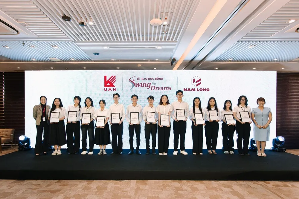 nam-long-trao-84-suat-hoc-bong-swing-for-dreams-2025-tong-gia-tri-840-trieu-dong-cho-sinh-vien-2.jpg