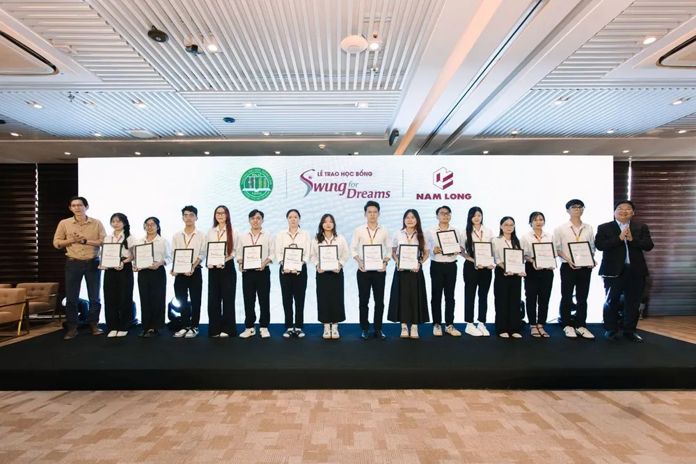 nam-long-trao-84-suat-hoc-bong-swing-for-dreams-2025-tong-gia-tri-840-trieu-dong-cho-sinh-vien-4.jpg